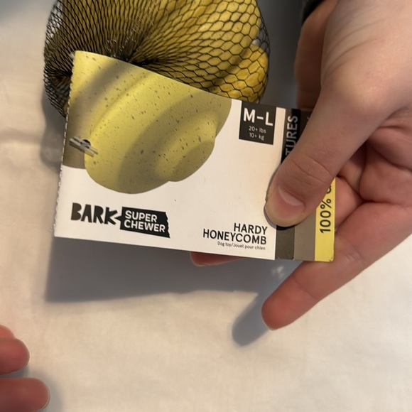 Bark Super Chewer Hardy Honeycomb M-L 20+ lbs - Picture 3 of 7